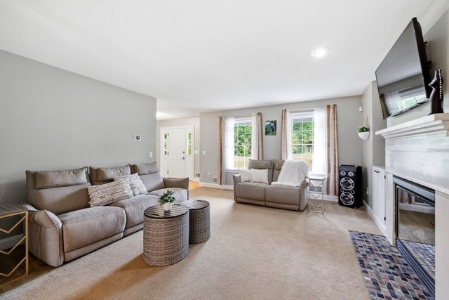 17 Homestead St, Palmer, MA 01069
