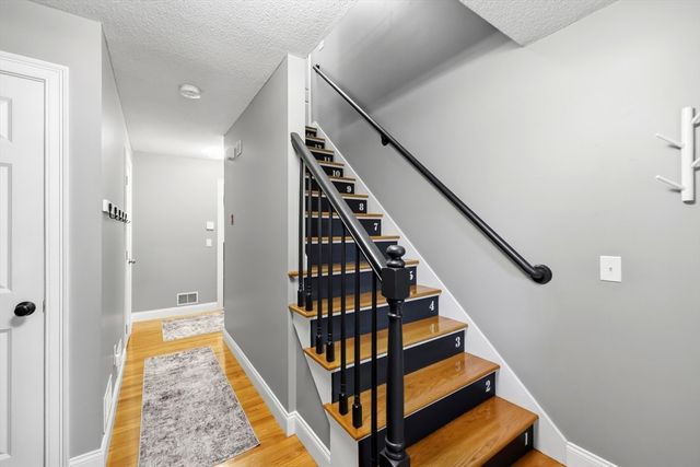 17 Homestead St, Palmer, MA 01069