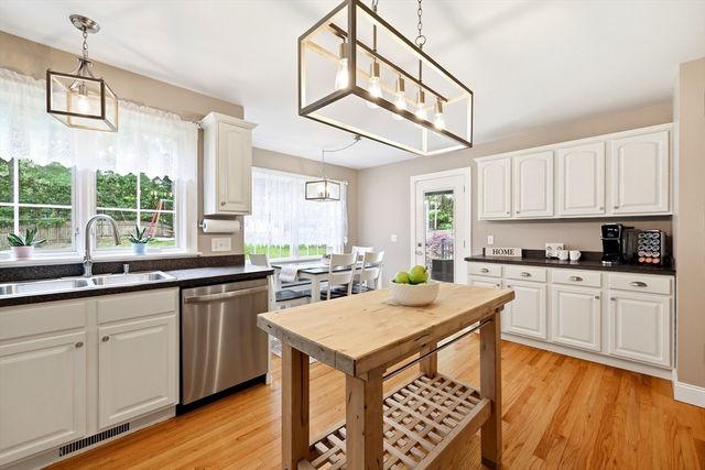 17 Homestead St, Palmer, MA 01069