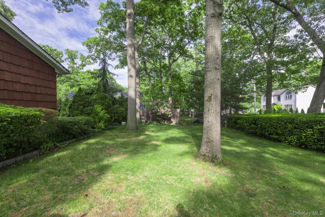 3 Boston Avenue, Medford, NY 11763