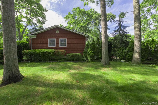 3 Boston Avenue, Medford, NY 11763