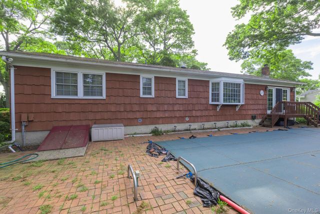 3 Boston Avenue, Medford, NY 11763