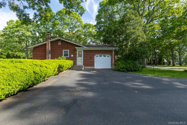 3 Boston Avenue, Medford, NY 11763