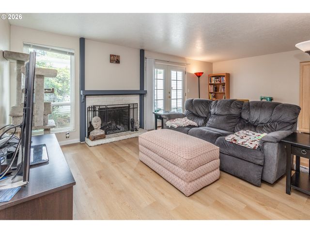 6151 Sw ERICKSON Ave, Beaverton, OR 97008