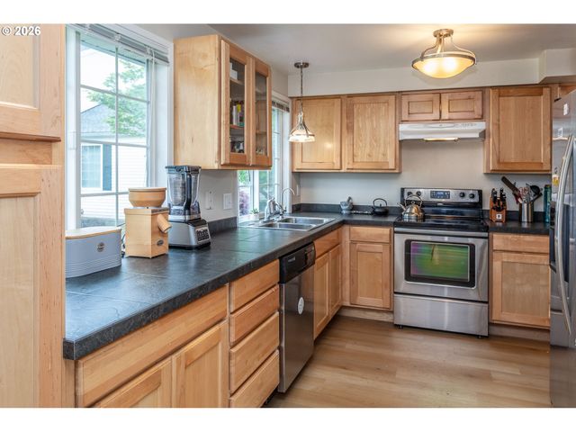 6151 Sw ERICKSON Ave, Beaverton, OR 97008