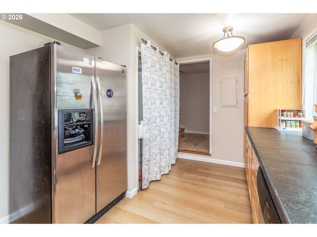 6151 Sw ERICKSON Ave, Beaverton, OR 97008