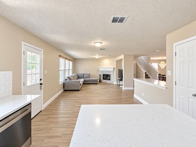 14800 Ledgeview Court, Balch Springs, TX 75180