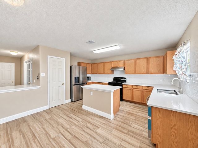 14800 Ledgeview Court, Balch Springs, TX 75180
