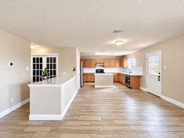 14800 Ledgeview Court, Balch Springs, TX 75180