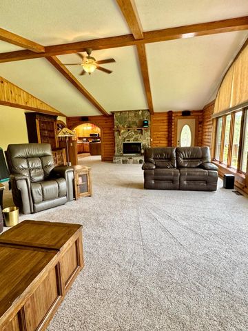 1469 Woodland Loop NW, Baudette, MN 56623