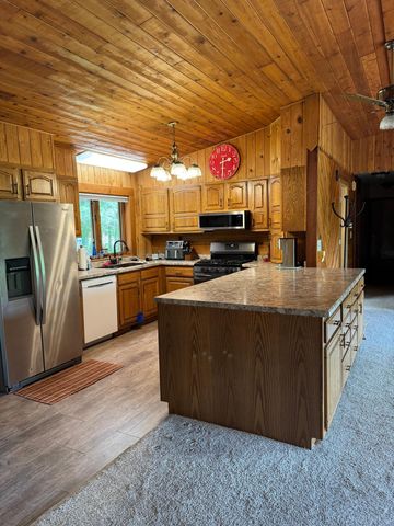 1469 Woodland Loop NW, Baudette, MN 56623