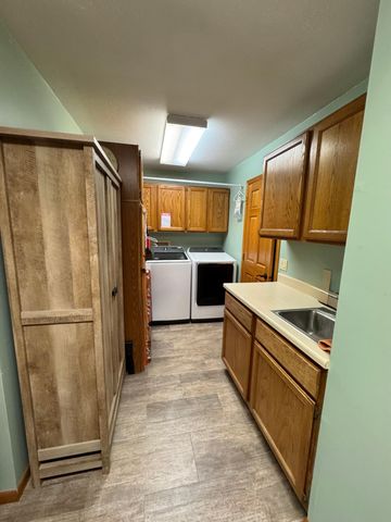1469 Woodland Loop NW, Baudette, MN 56623
