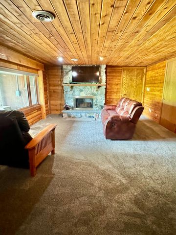 1469 Woodland Loop NW, Baudette, MN 56623