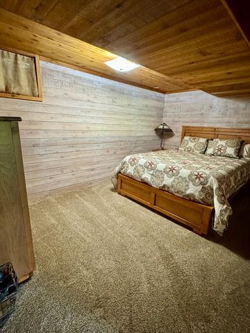 1469 Woodland Loop NW, Baudette, MN 56623
