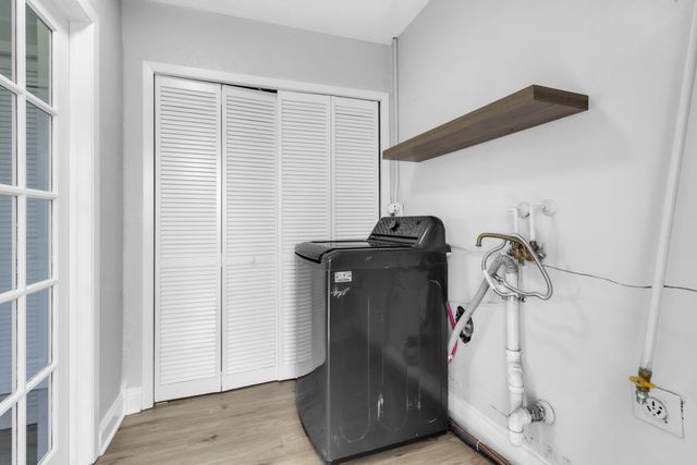 555 W Pine Street, Griffith, IN 46319