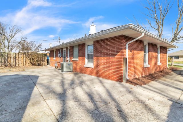 555 W Pine Street, Griffith, IN 46319