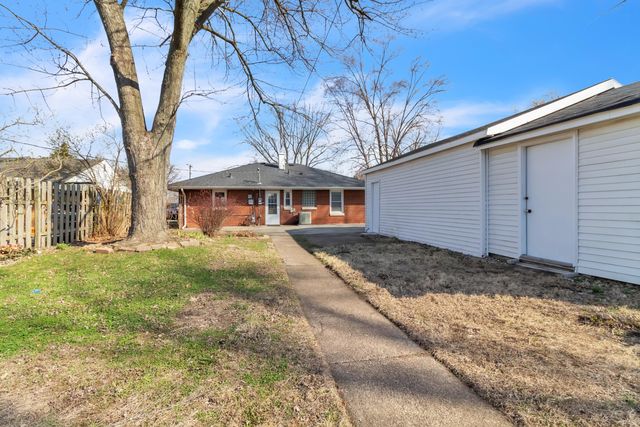 555 W Pine Street, Griffith, IN 46319