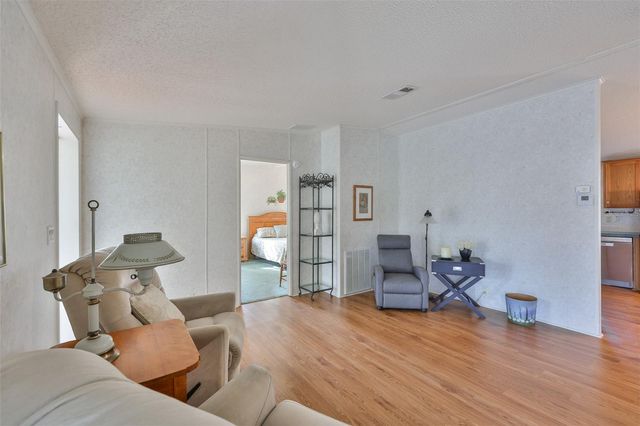 980 7TH STREET NW 16, Largo, FL 33770