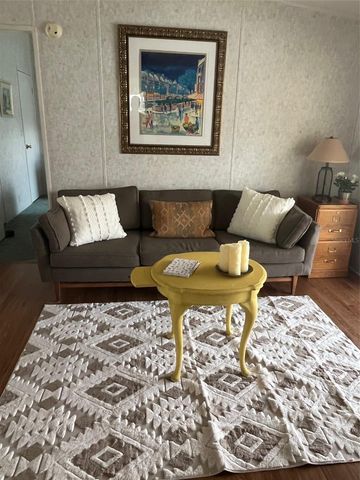 980 7TH STREET NW 16, Largo, FL 33770