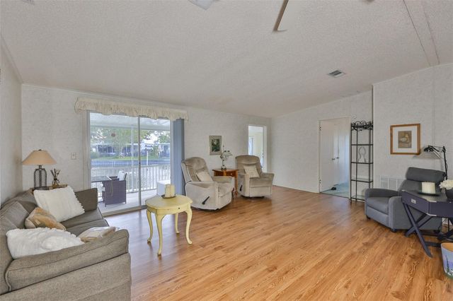 980 7TH STREET NW 16, Largo, FL 33770