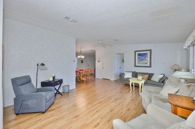 980 7TH STREET NW 16, Largo, FL 33770