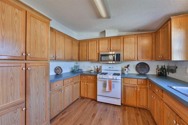 980 7TH STREET NW 16, Largo, FL 33770