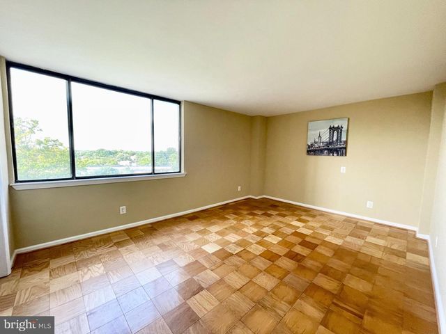 4 MONROE ST #802, Rockville, MD 20850