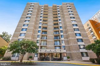 4 MONROE ST #802, Rockville, MD 20850