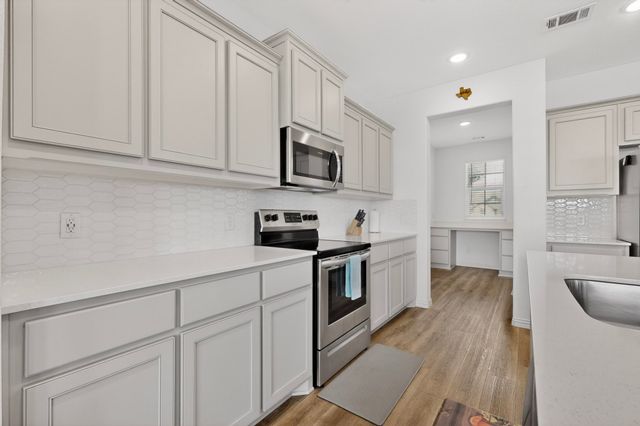 2721 Burr Oak Road, Oak Ridge, TX 75161