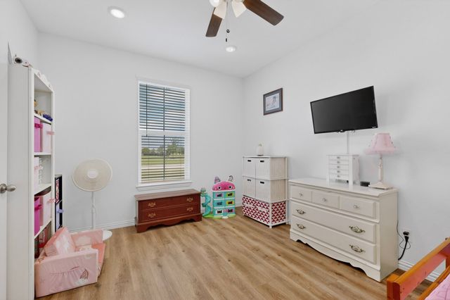 2721 Burr Oak Road, Oak Ridge, TX 75161