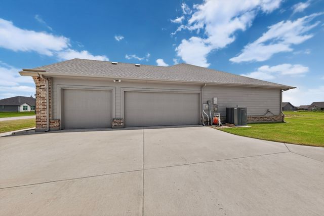 2721 Burr Oak Road, Oak Ridge, TX 75161