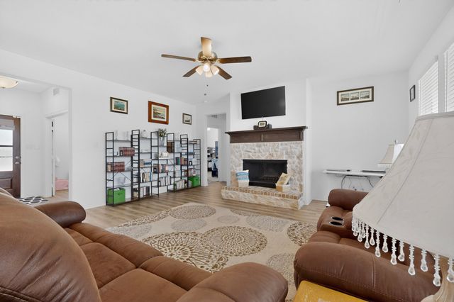 2721 Burr Oak Road, Oak Ridge, TX 75161