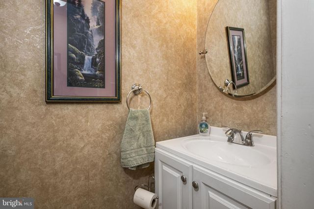 144 BRANDYWINE DR, Coatesville, PA 19320