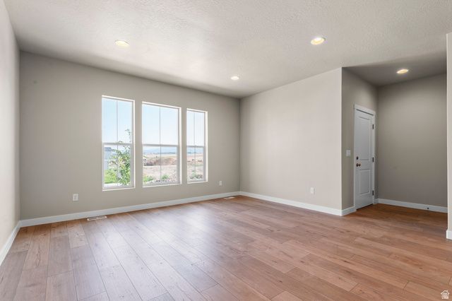6588 W RAYNOLDS PEAK WAY, West Jordan, UT 84081