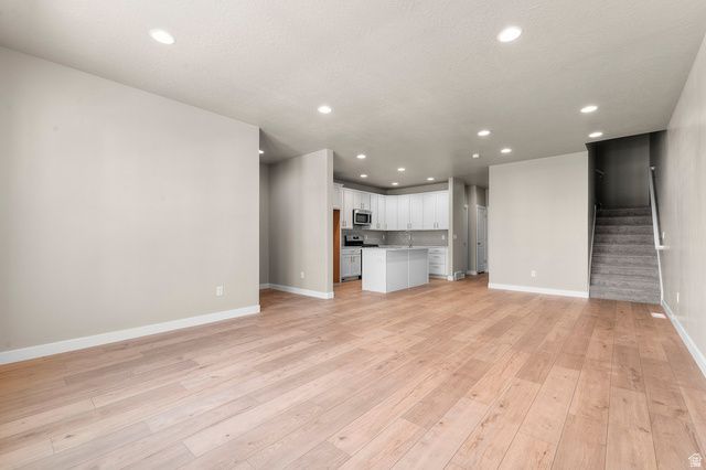 6588 W RAYNOLDS PEAK WAY, West Jordan, UT 84081