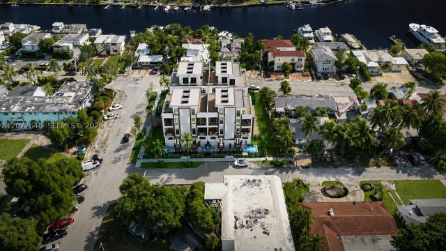 840 NE 19 Way, Fort Lauderdale, FL 33304