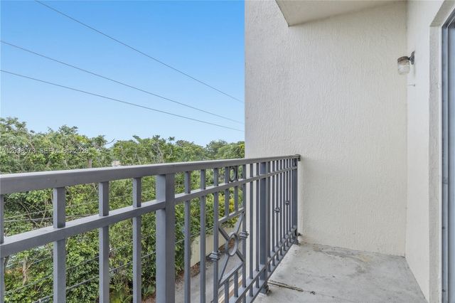 5271 SW 8th St 304, Miami, FL 33134