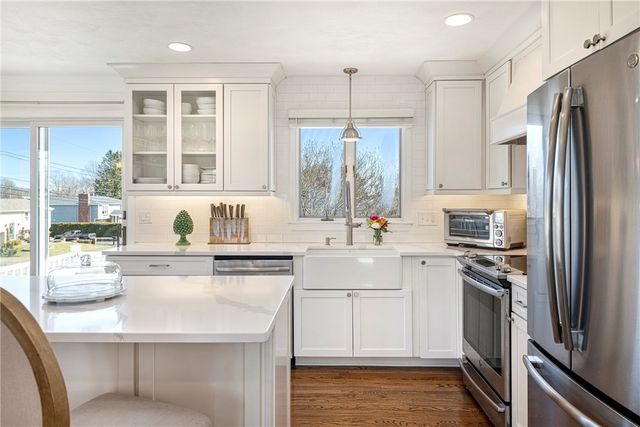 6 Jenkins Street, Bristol, RI 02809