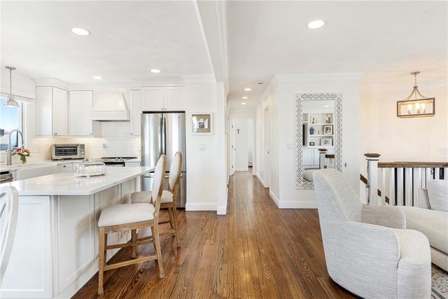 6 Jenkins Street, Bristol, RI 02809