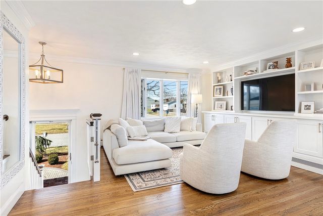 6 Jenkins Street, Bristol, RI 02809