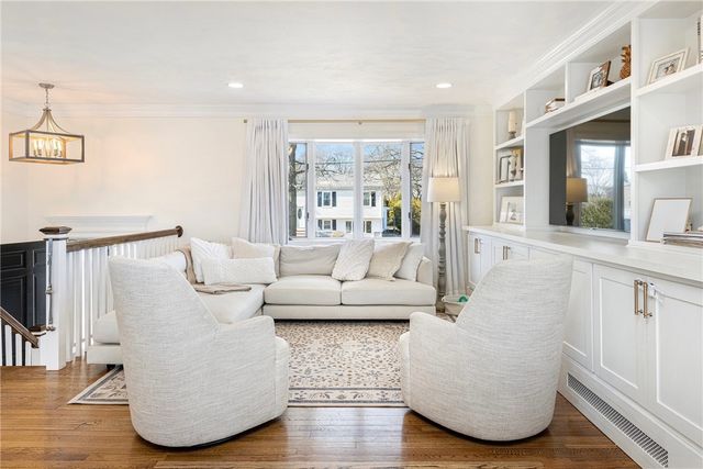 6 Jenkins Street, Bristol, RI 02809