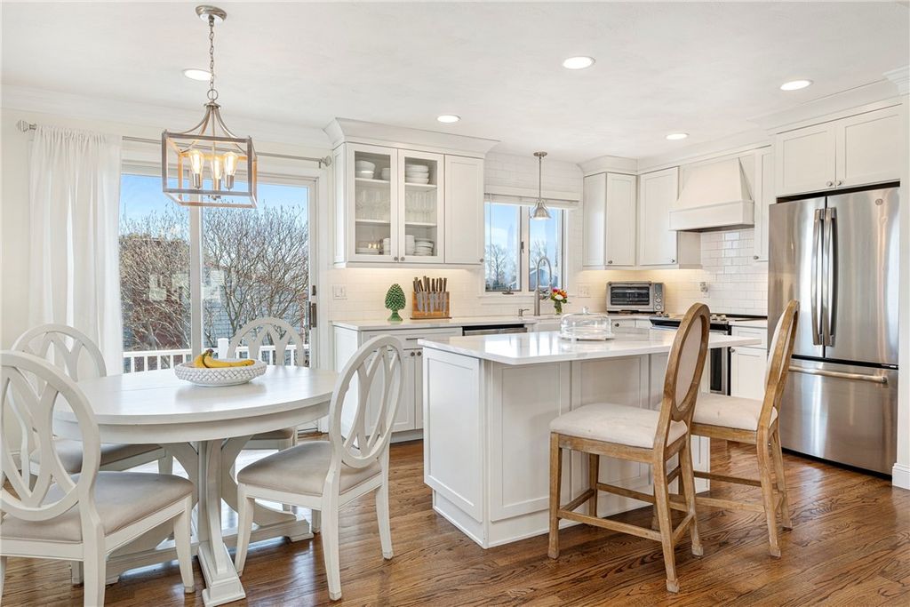 6 Jenkins Street, Bristol, RI 02809