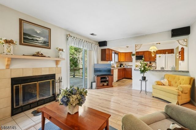 135 Grantham Dr, Franklin Twp., NJ 08873