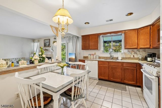 135 Grantham Dr, Franklin Twp., NJ 08873