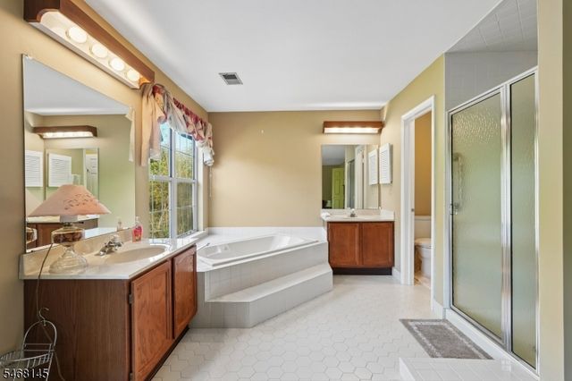 135 Grantham Dr, Franklin Twp., NJ 08873