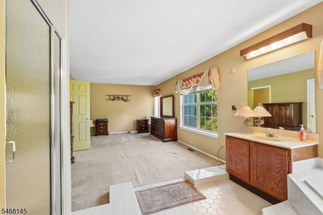 135 Grantham Dr, Franklin Twp., NJ 08873