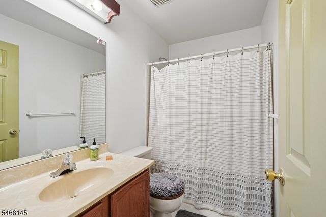 135 Grantham Dr, Franklin Twp., NJ 08873