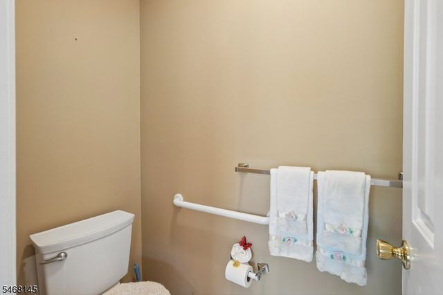 135 Grantham Dr, Franklin Twp., NJ 08873
