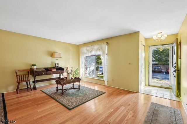 135 Grantham Dr, Franklin Twp., NJ 08873