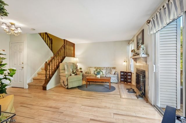 135 Grantham Dr, Franklin Twp., NJ 08873